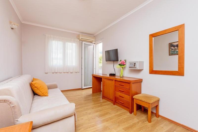 Guest House Perper Tivat Exterior photo